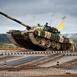 T-90 Tank in dem Sprung.