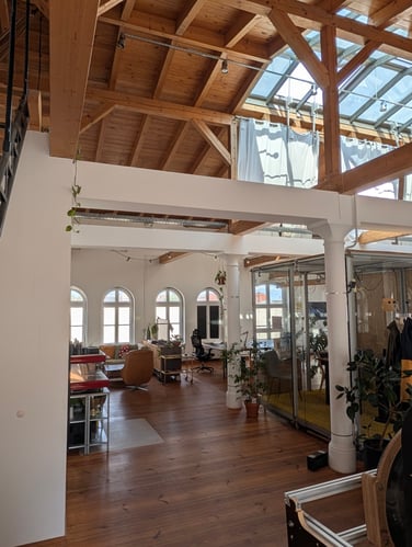 Desks available in our creative studio in Kreuzberg, Berlin: Foto 2