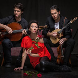 Ursula Strauss – österreichische Schauspielerin und Sängerin