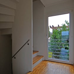Treppe und Vorplatz