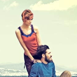 Eva Harris and Stratos Afentoulis in „Fisherman’s Friend“