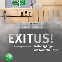 Plakat zum Thema „Notausgänge freihalten“
