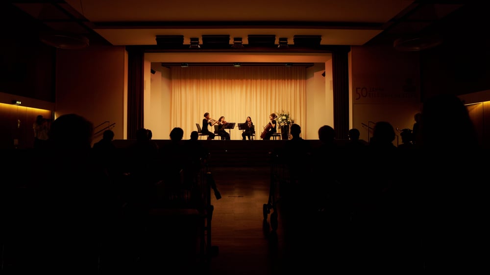 Mini-Doku über das Ensemble der Geräuschkulisse