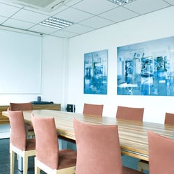 Kunst im Unternehmen | Konferenzraumgestaltung