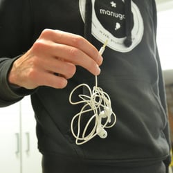 manugoo verknotete Kopfhörer