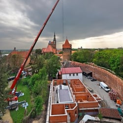 Hotels Schloss Tangermünde, Einbringung eines Pool-Beckens