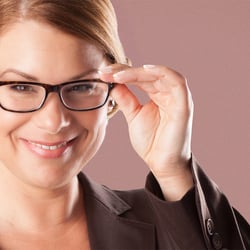 Frau mit Brille