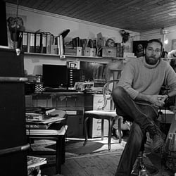 Künstler in Atelier