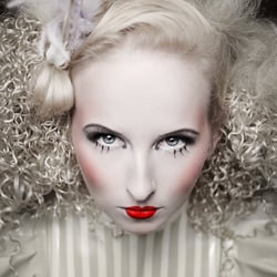 luxuria-II-a18974873