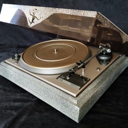 Turntable / Plattenspieler ‚The dancing Gost of the Sea‘ b