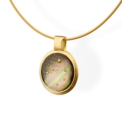 „Zodiac“ Halsschmuck Sternzeichen, 750/-Gelbgold, Bergkristall, Tahitiperlmutt