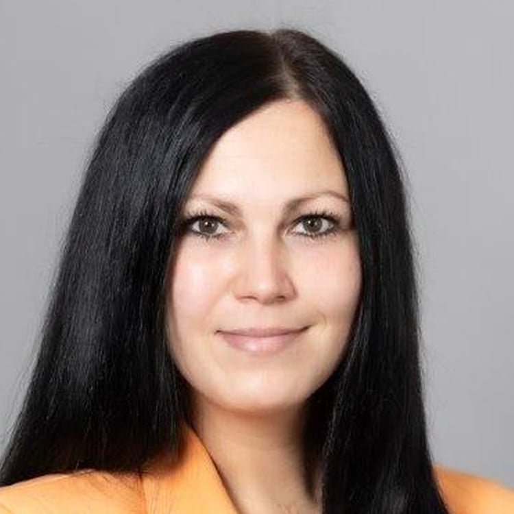 Lisa Bader