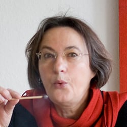 Prof. Dr. Wiebke Ammann, Fachgebiet Integration Behinderter führt ein pädagogisches Training vor