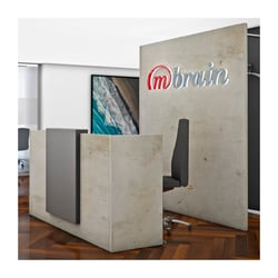 Empfangstheke mit Garderobe