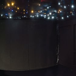 Das Ende. Assoziation: Unendlichkeit, Weltraum. Spiegelfliesen auf dem Boden wirkten wie Fenster in eine andere Ebene.