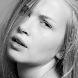 Make Up: Anna Tsoulcha Fotograf: Patrizia Doubek