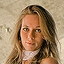ruine  model olivia