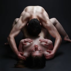 Nude on Floor – Akt Paar Fotografie – Ulm/Studio