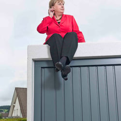 - merkel impossible –  auf der garage 1