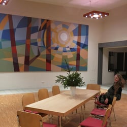 Wandgestaltung in einem Gemeindezentrum