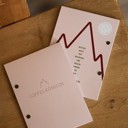 Gipfelkönig / marimaro.studio