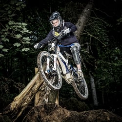 Sportwerbung  Sportfotografie Mountainbike Fahrrad Downhill Cross