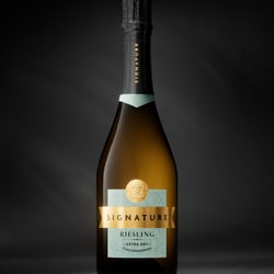 Signature Flasche Riesling Rendering