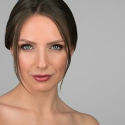 stewardess-beauty-portrait