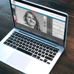 Webdesign für DieLeonie – Leonie Michaelis. Siehe auch: https://leonie-michaelis.com
