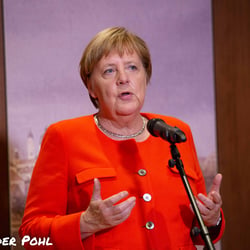 Angela Merkel gibt in München ein Statement
