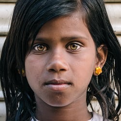Blumenmädchen (girl with flowers), Rishikesh
