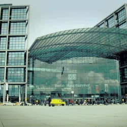 Filmdreh vor dem Berliner Hauptbahnhof