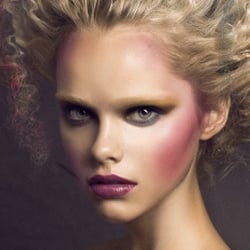 Make Up: Anna Tsoulcha Fotograf: Marco Rothenburger