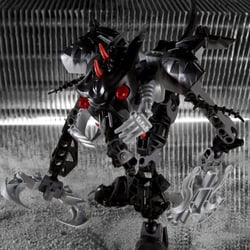 Bionicle mit Sand