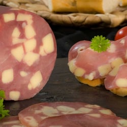Wurstwaren_Metzger_Kaese_Nahrungsmittel
