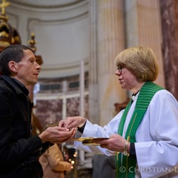Die zukünftige Erzbischöfin von Canterbury, Sarah Mullally, predigte am 2. November 2025 im Berliner Dom.