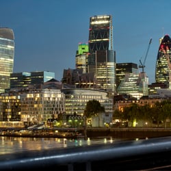 Architekturfotografie  –  Nachtaufnahme  –  Bank Side – London