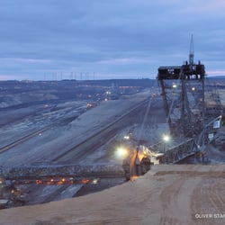Schaufelradbagger im Tagebau Garzweiler.  Brown Coal Mining Excavators in open cast Garzweiler near Cologne