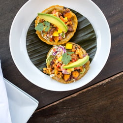 Rumfish y vino-salbutes-with-octopus-at-Rumfish-y-Vino-utagleiser-photography-2019−03−27CK5A1395−2