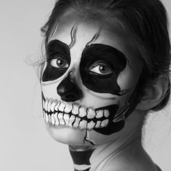 Skull. Model: havannia, Foto: Saskia Kolasinski