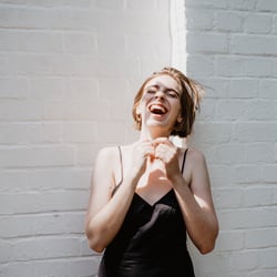 laura.