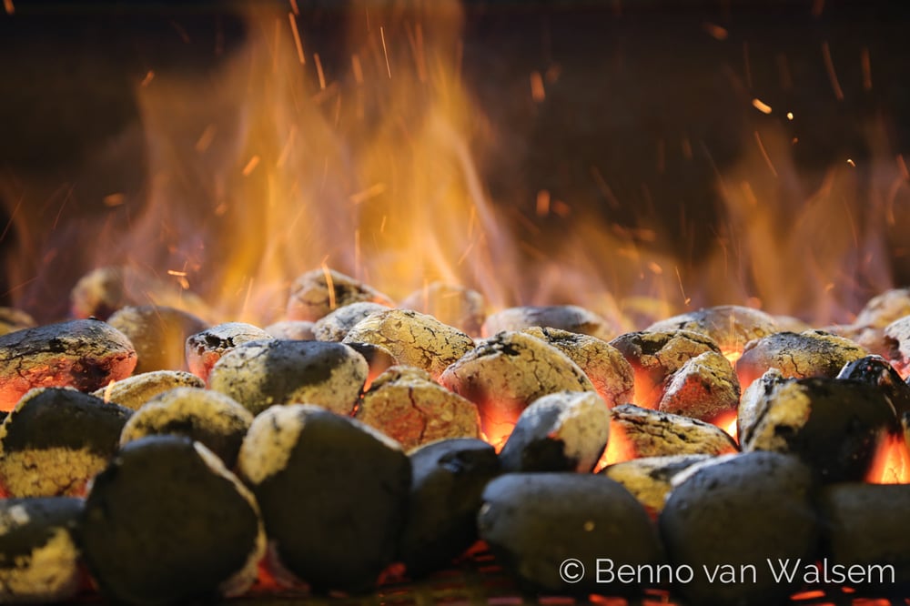 Foto von Grillkohle für ein Prospekt