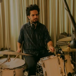 Amir Bresler im LowSwing Tonstudio