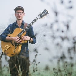 Chrisitan-Bekmulin-Jazzgitarrist-1050