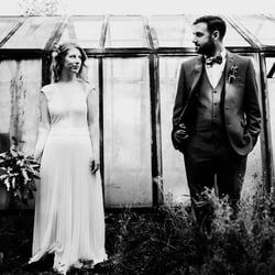 Freie Trauung in einem Garten Hochzeitsfotograf Frankfurt Matthieu Lenz93