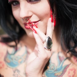 Vampir Styling für Nageldesign Werbung