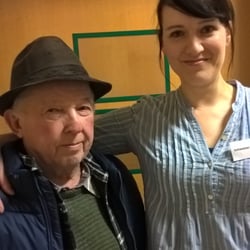 Jürgen Mikol mit Schauspielerin (Betreuerin Pflegeheim)