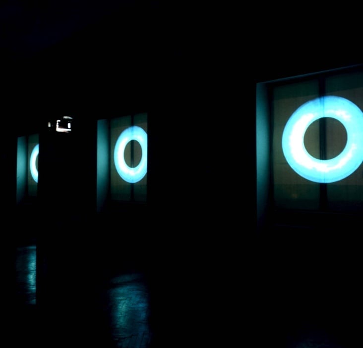 IN SCHWEBE. Lichtinstallation 1992