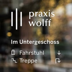 Klebefolie im Rahmen des Corporate Designs für Praxis Wolff – Sprache | Sprechen | Stimme