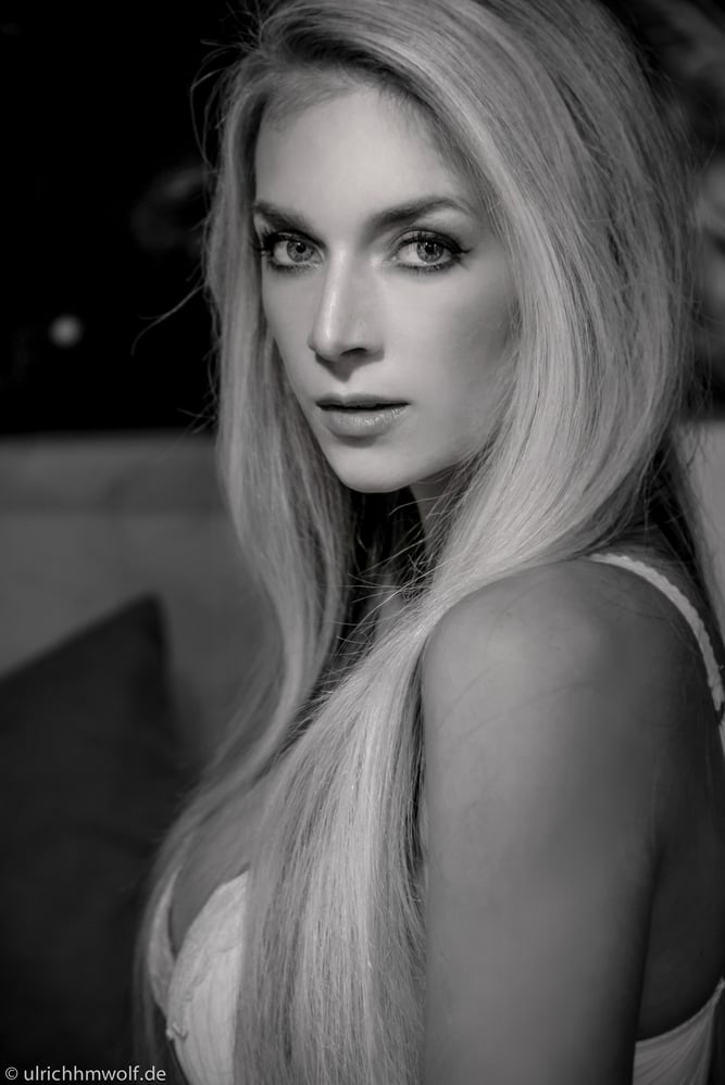Model: Beatrice/Birdcage Models